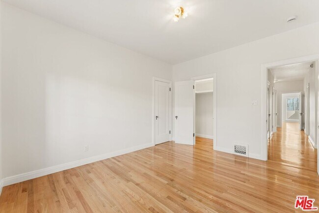 Building Photo - 125 N Orange Dr