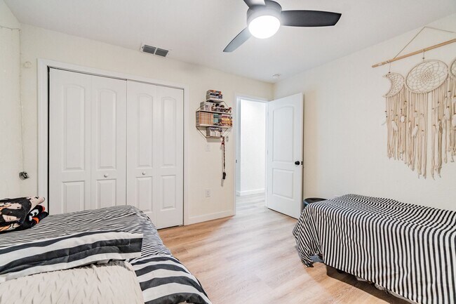 Building Photo - 1813 Chinaberry Dr