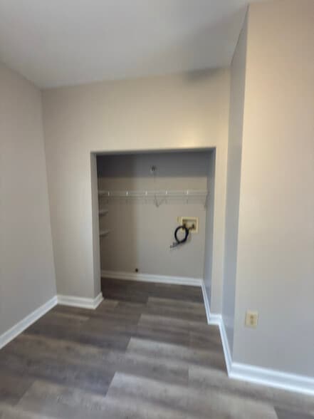 Building Photo - 537 Robertson St