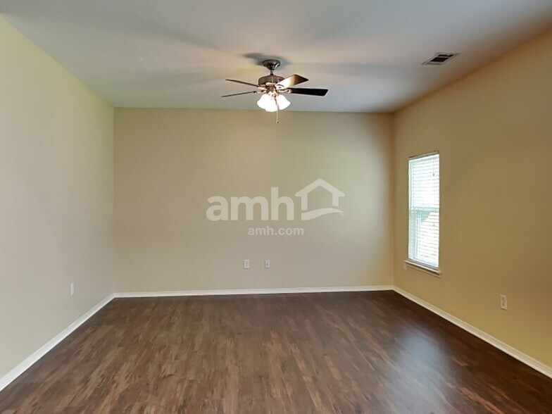 Building Photo - 427 Bougainvillea Ct