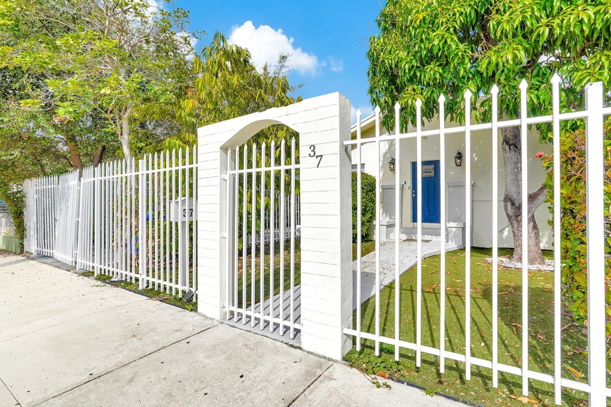 Building Photo - 37 NW 47th St