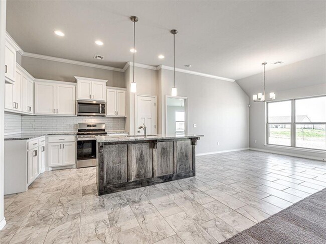 Building Photo - 623 Hackberry Ln