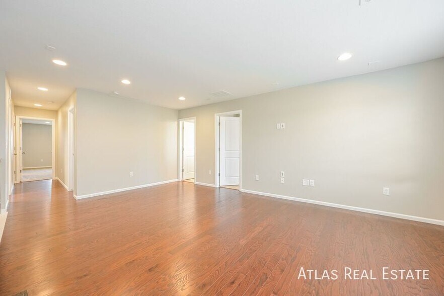 Building Photo - 7255 S Millbrook Ct