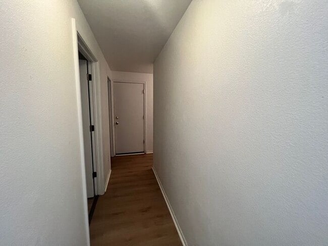 Building Photo - 1585 Roma Ct