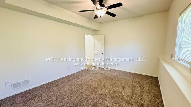 Building Photo - Creekwood Park Townhomes: 3 bedroom Duplex with unique floor plan for rent in the Northland