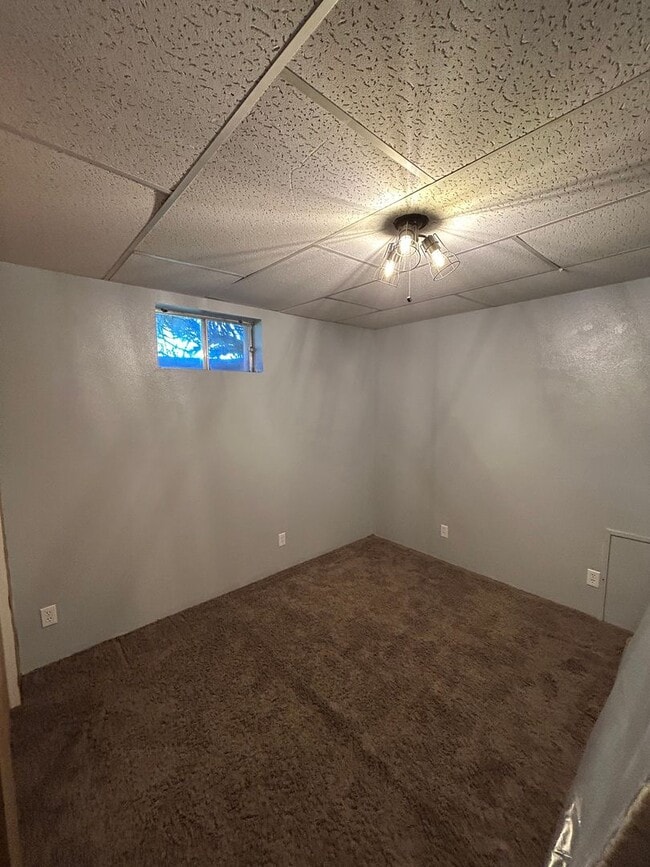 Building Photo - 3470 S Hillcrest Dr