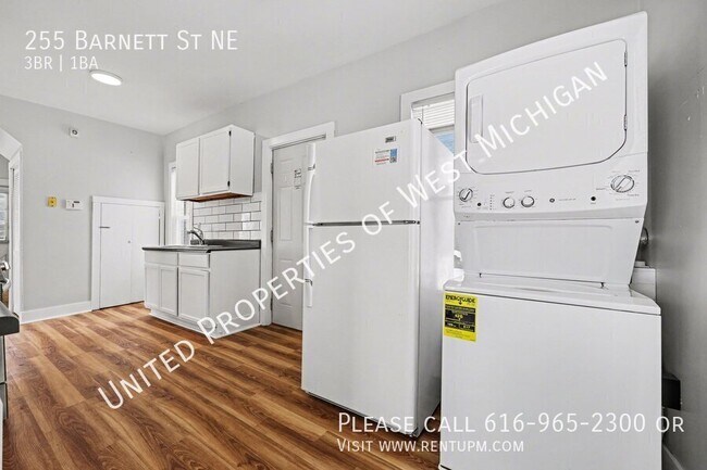 Building Photo - 255 Barnett St NE