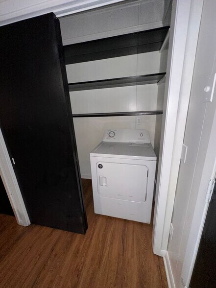 Building Photo - 1131 Eastview St