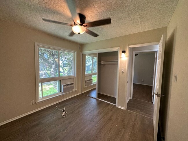 Building Photo - 1058 Awawamalu St