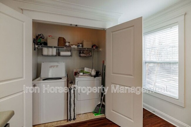 Building Photo - 1035 Barnett Shoals Rd