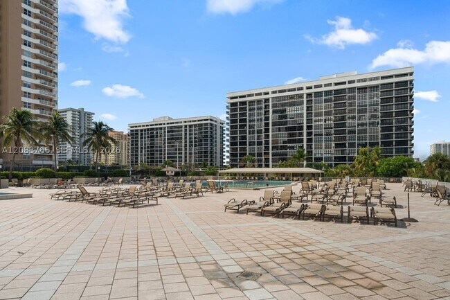 Building Photo - 1965 S Ocean Dr