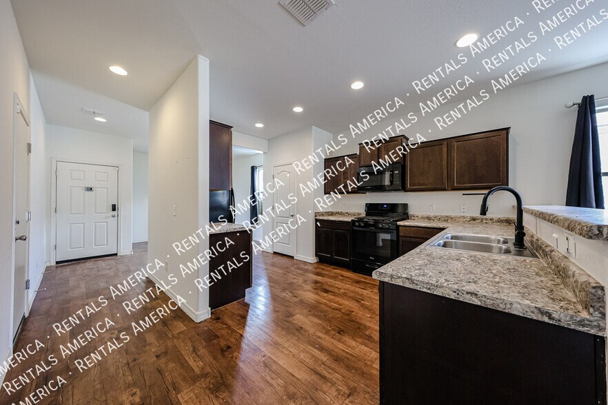 Building Photo - 38086 W Isabella Ln