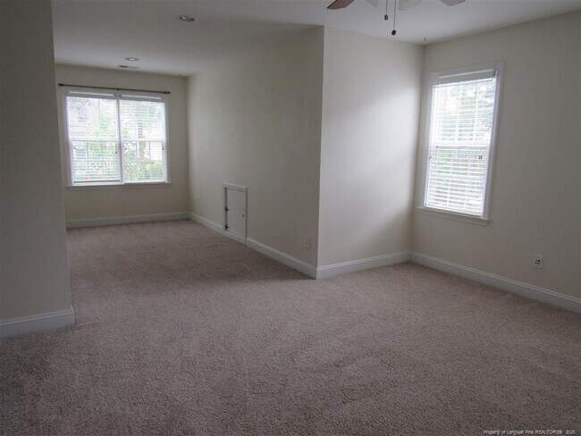 Building Photo - 167 Lamplighter Way