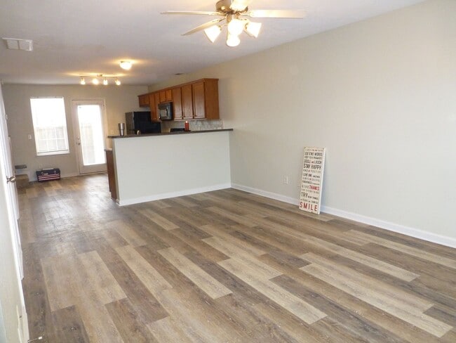 Building Photo - Stewarts Landing Neighborhood, Easy access to I-24