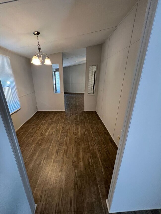 Building Photo - 3700 Ash Dr