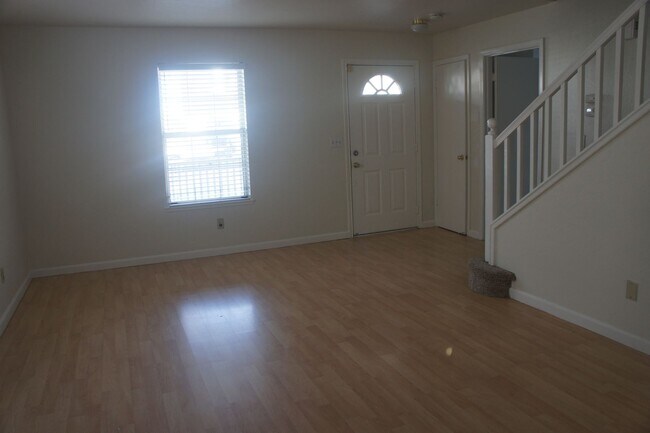 Building Photo - Lots of room