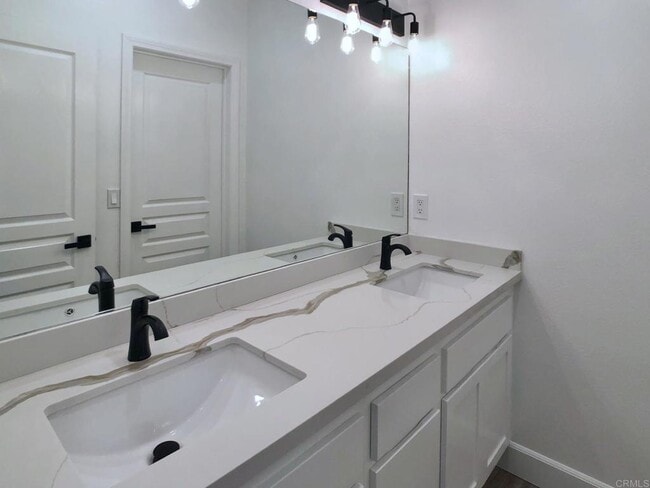 Building Photo - 4300 Newton Ave