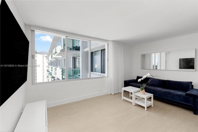 Building Photo - 1000 West Ave