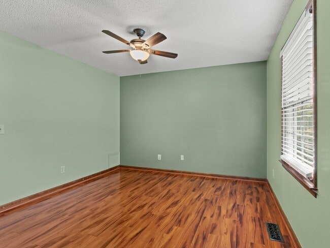 Building Photo - 115 Gaylor Dr