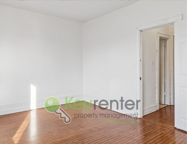 Building Photo - Freshly Updated 1-Bedroom Condo Across from Lincoln Park – Jersey City