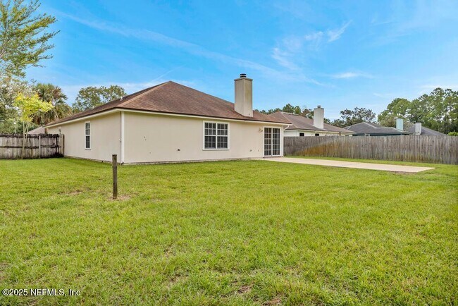 Building Photo - 12895 Bentwater Dr