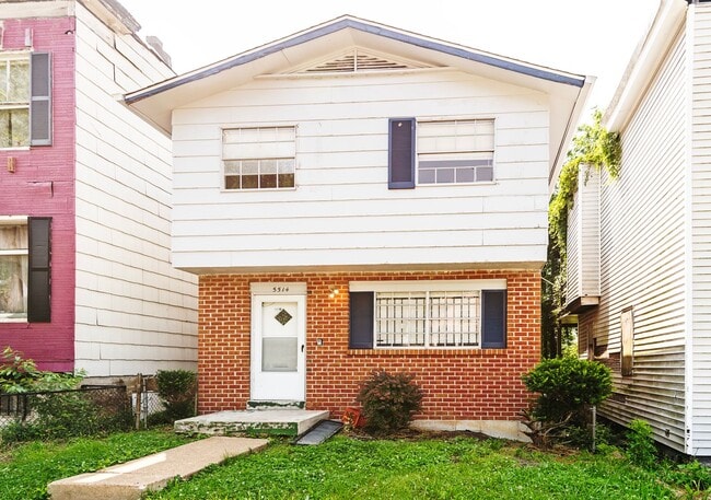 Building Photo - Spacious 4 Bed 2 Bath