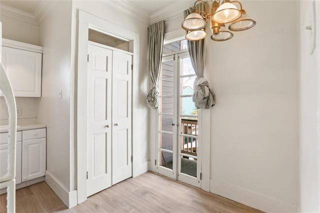 Building Photo - 2423 Annunciation St