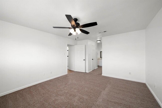 Building Photo - 12711 Shady Knoll Ln