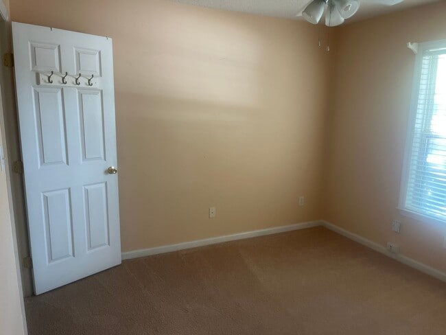 Building Photo - 2 Bed, 2 Bath Home
