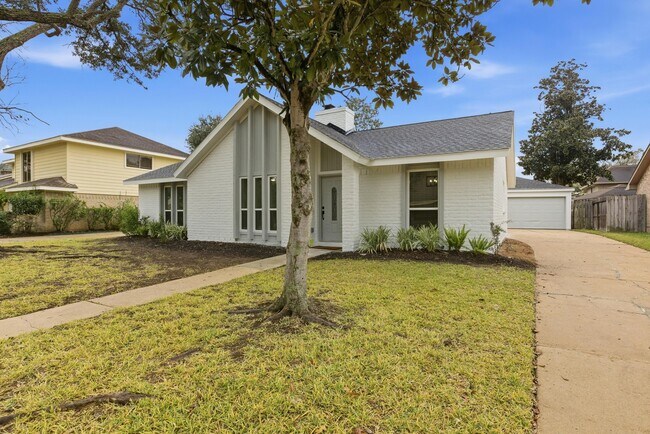 Building Photo - 2906 Colonial Dr