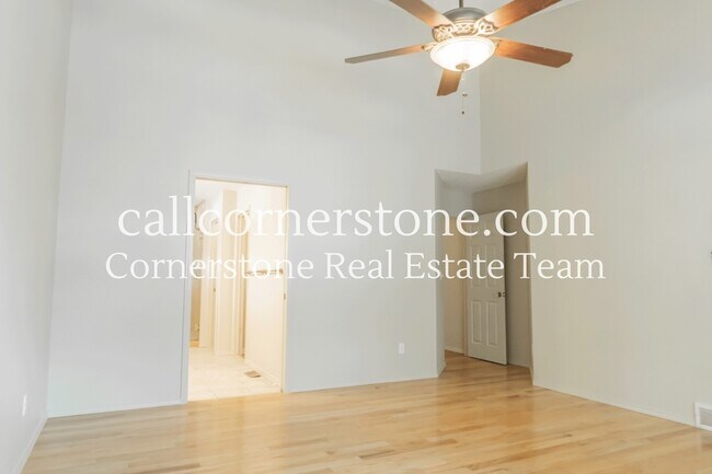 Building Photo - 4640 Kashmire Dr
