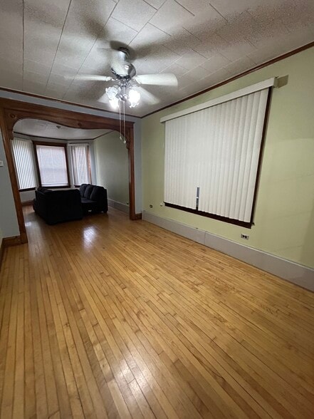 Building Photo - 3149 W 42nd Pl