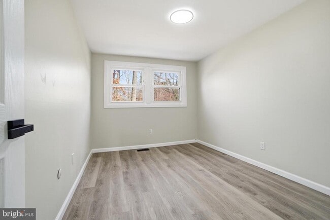 Building Photo - 7 Riverview Pl