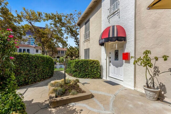 Building Photo - 6519 W 6th St