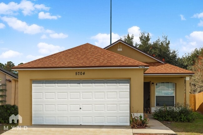 Building Photo - 5704 English Oak Dr S