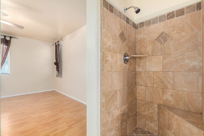 Building Photo - Spacious 3 Bed, 2 Bath Home in Boulder Creek
