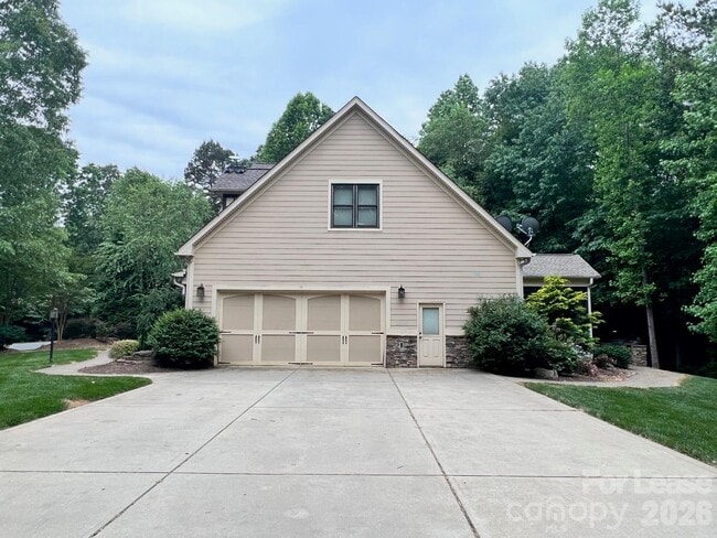 Building Photo - 8994 Azalea Rd