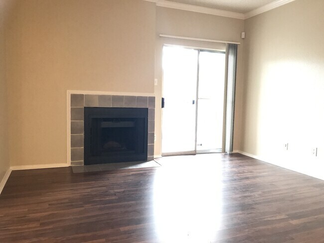 Building Photo - Awesome 1/1 in Great Location