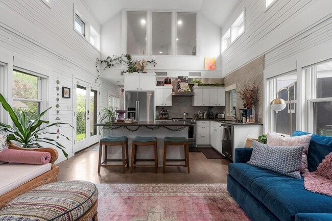 Building Photo - 3005 Bryker Dr