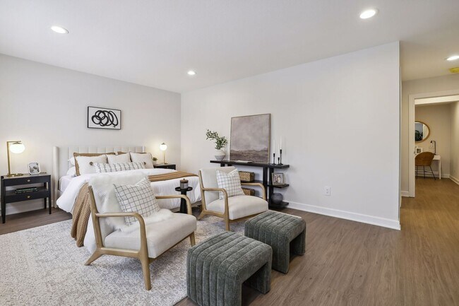 Building Photo - Model 3 Bedroom Town Home