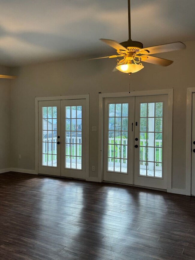 Building Photo - Charming 2 Bedroom Home for Lease in Denha...