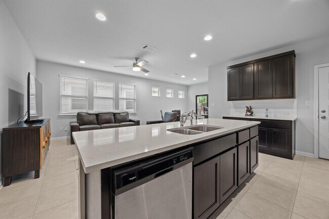 Building Photo - 2424 Pecan Island Dr