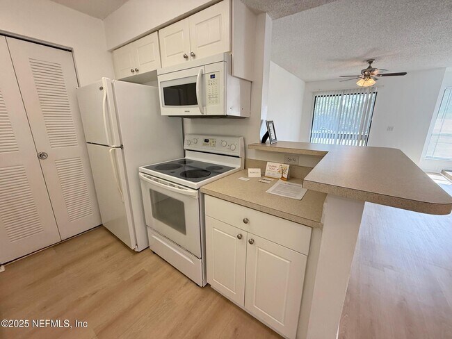 Building Photo - 10200 Belle Rive Blvd