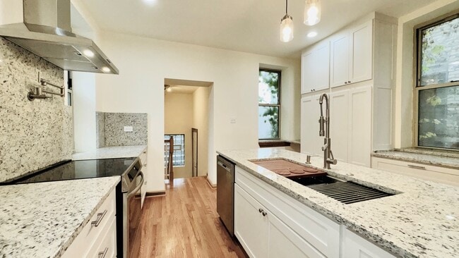 Building Photo - 6128 S Kenwood Ave