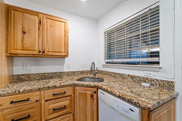 Building Photo - 812 Creekside Dr