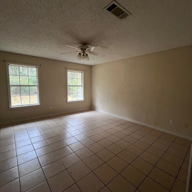 Building Photo - 161 Pinehill Mnr