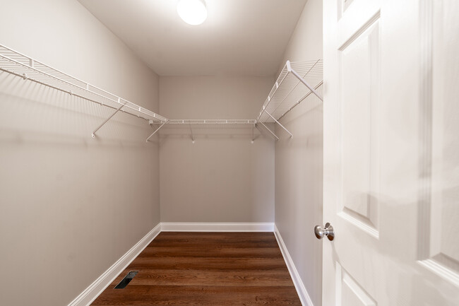 Building Photo - 442 Windett Ridge Rd