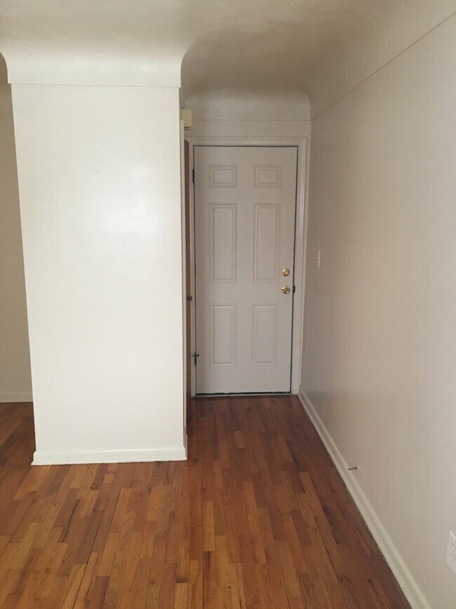 Building Photo - G 2288 E Hemphill Rd Apt (Range 1 - 4)