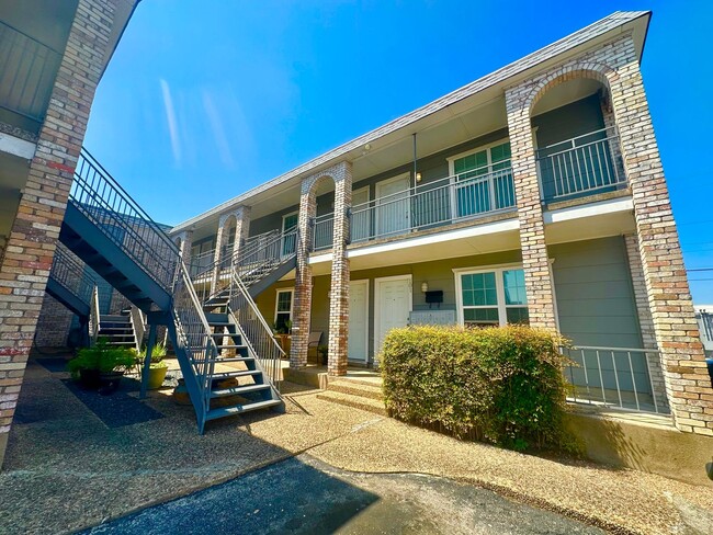 Building Photo - 1 BED 1 BATH IN AUSTIN TX!