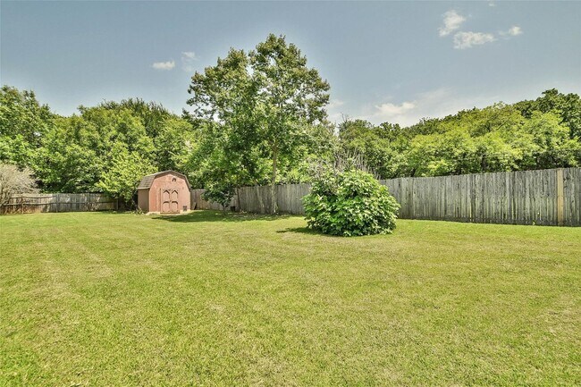 Building Photo - Beautiful Home on Mature Tree'd Lot  in We...